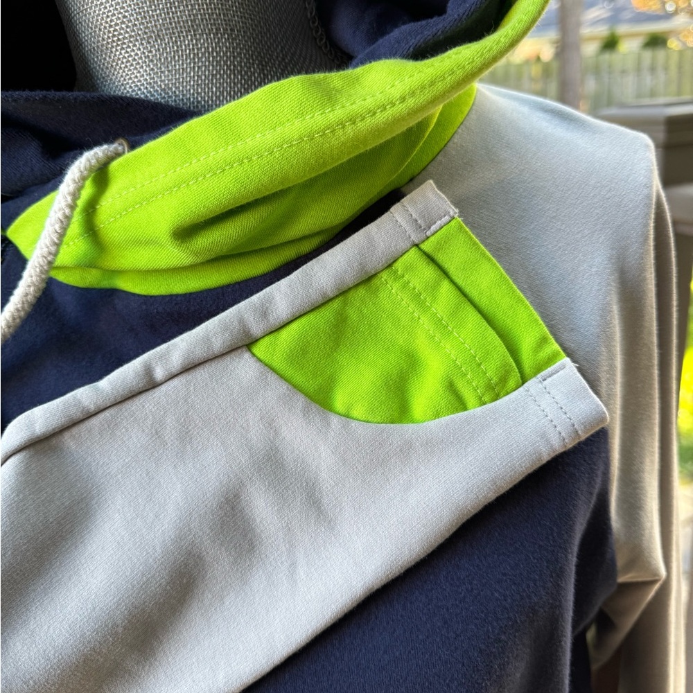 AMPERSAND AVE • Doublehood Sweatshirt in custom Seattle Seahawks colors! Size Lg